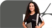 Estudante do curso preparatório de Medicina do Pensi, sorrindo de óculos